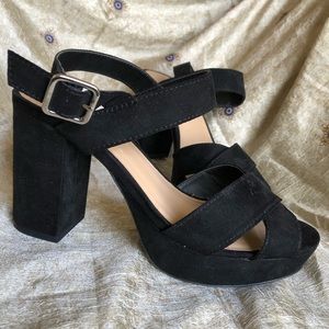 Mossimo | size 8 | black chunky heels strap